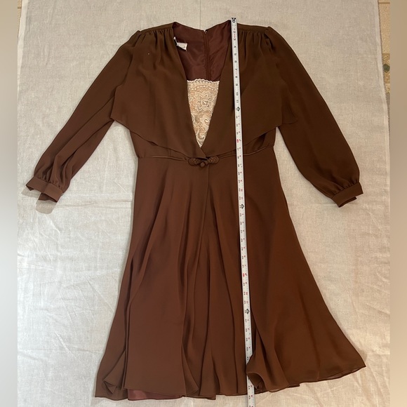 Vintage Hollywood regency Lilli Diamond brown and lace dress with sheer sleeves. - Picture 7 of 15